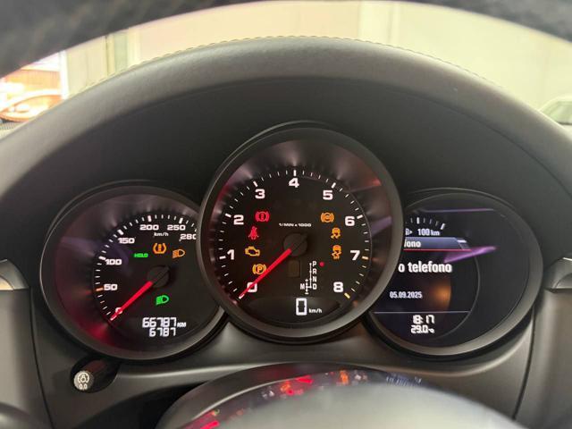 PORSCHE Macan 2.0