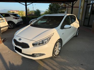 Kia Ceed cee'd 1.6 CRDi 128 CV 5 porte Stop&Go high tech