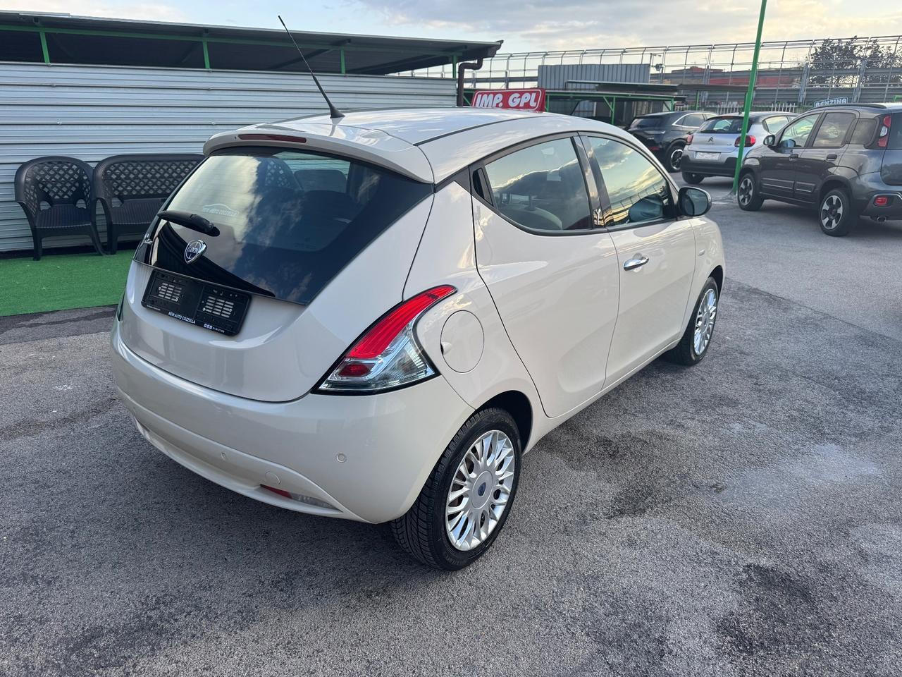Lancia Ypsilon 1.2 69 CV 5 porte GPL Ecochic Silver