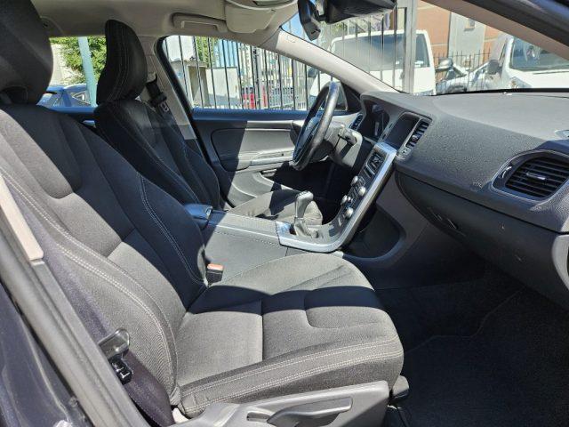 VOLVO V60 D2