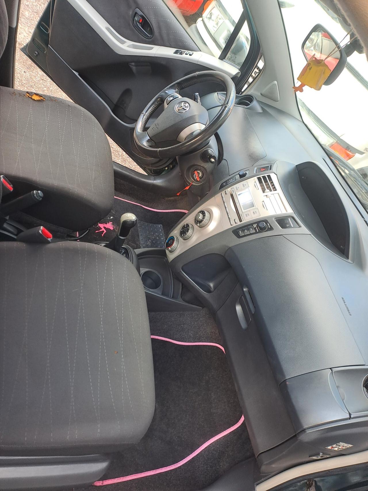 Toyota Yaris 1.0 5 porte per neopatentati