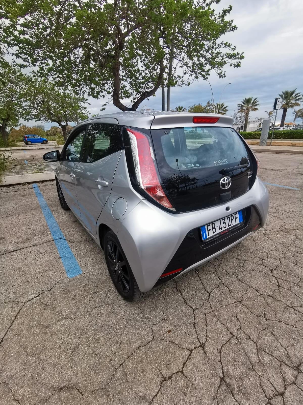 Toyota Aygo 1.0 VVT-i 69 CV 5P. x-wave 2015
