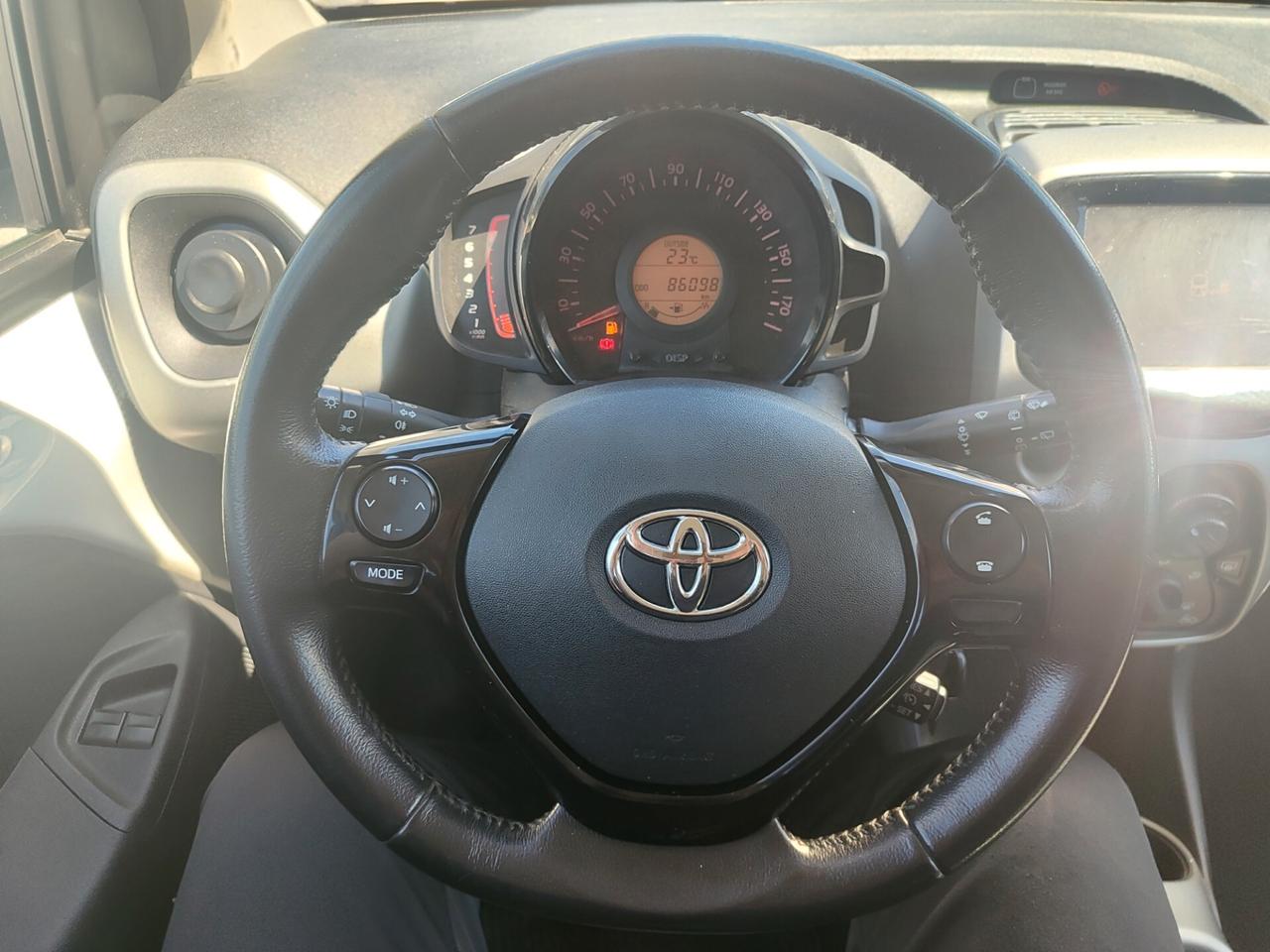 Toyota Aygo 1.0 VVT-i 69 CV 5 porte x-business MMT