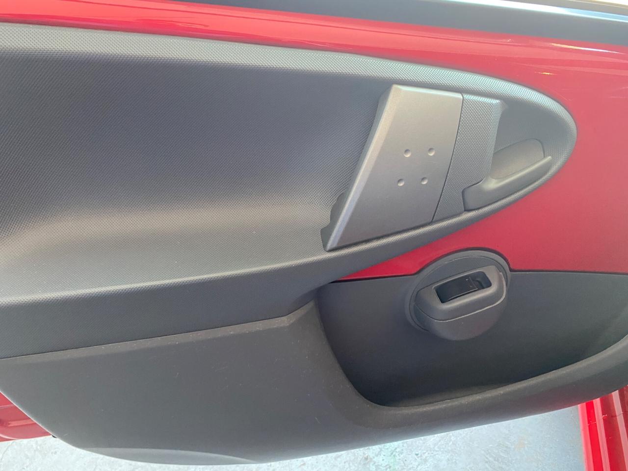 Peugeot 107 1.0 68CV 5p. Plaisir