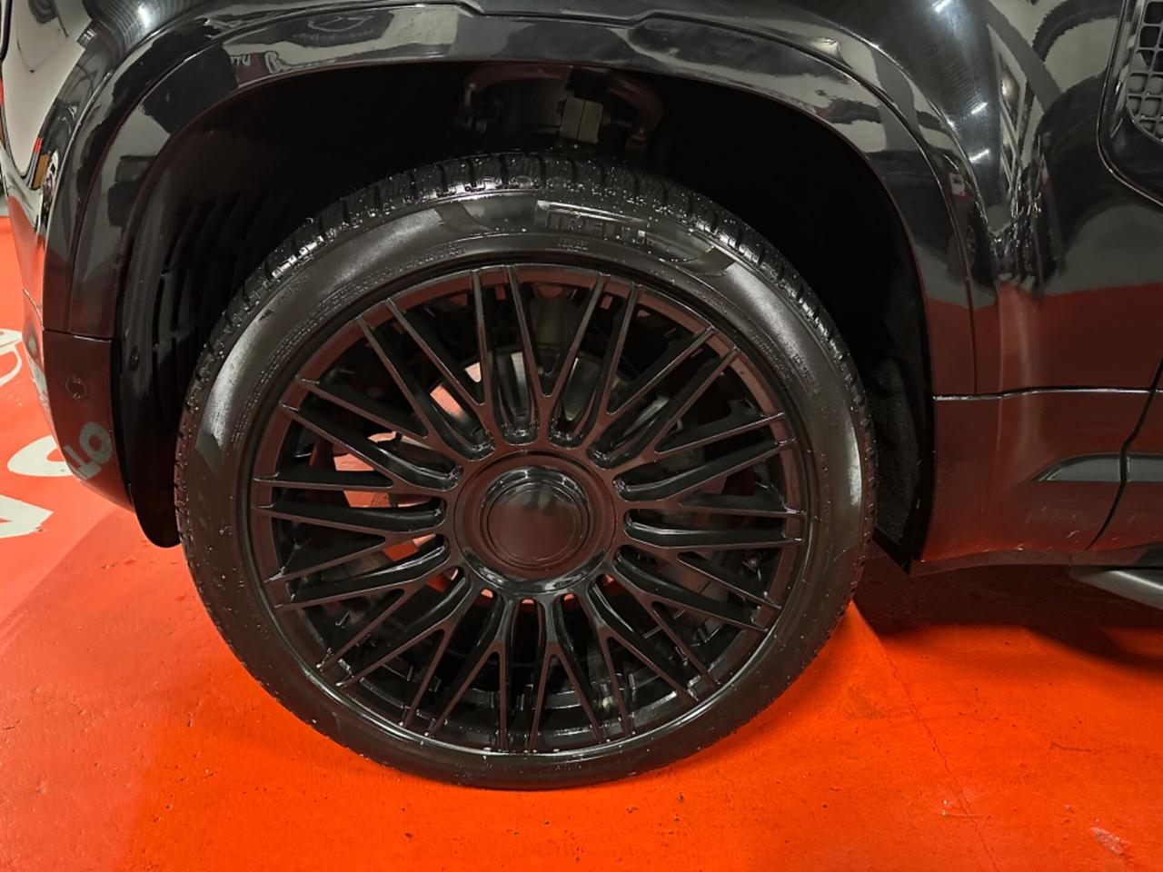 Land Rover Defender 110