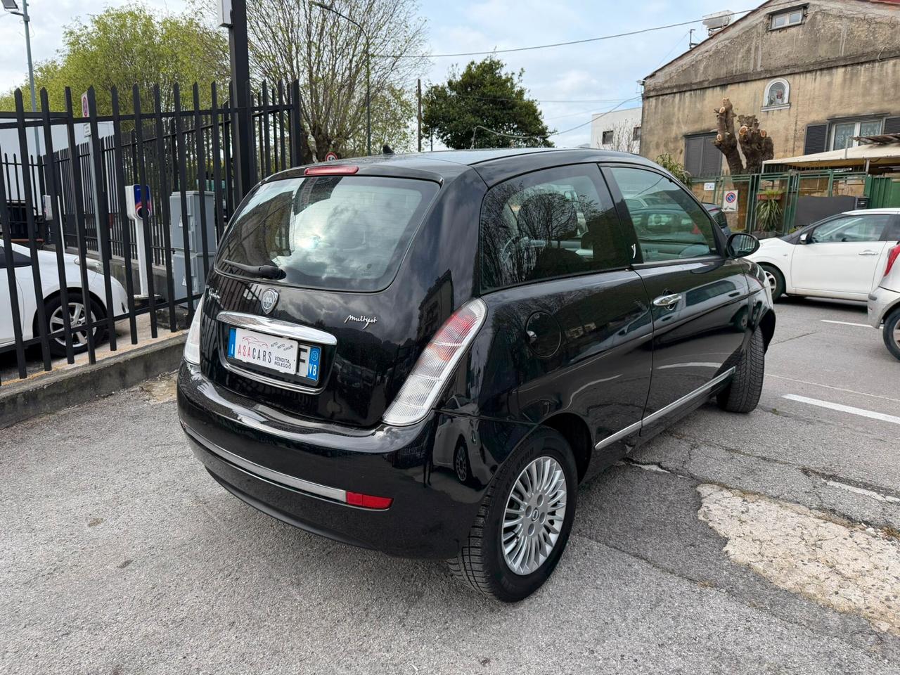 Lancia Ypsilon 1.3 MJT 75 CV Argento