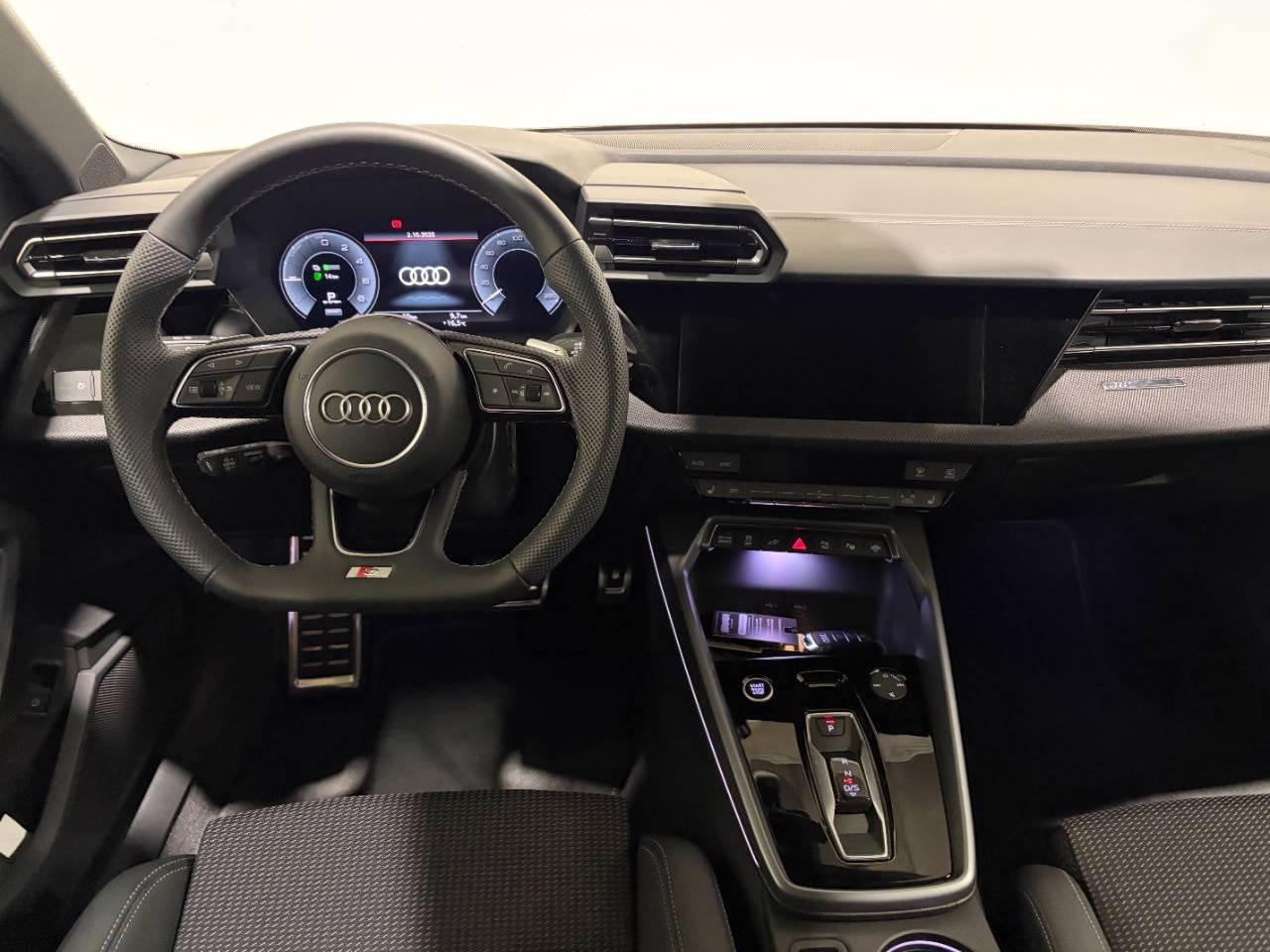 AUDI A3 ALLSTREET 40 TFSIe S-TRONIC IDENTITY CONTRAST