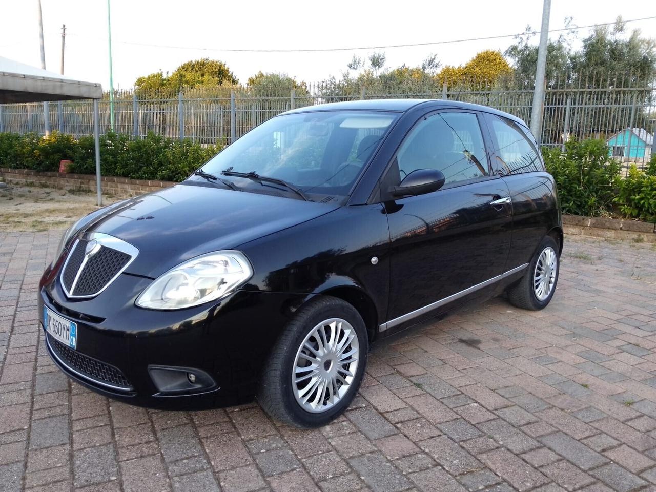 Lancia Ypsilon 1.3 MJT 75 CV Oro