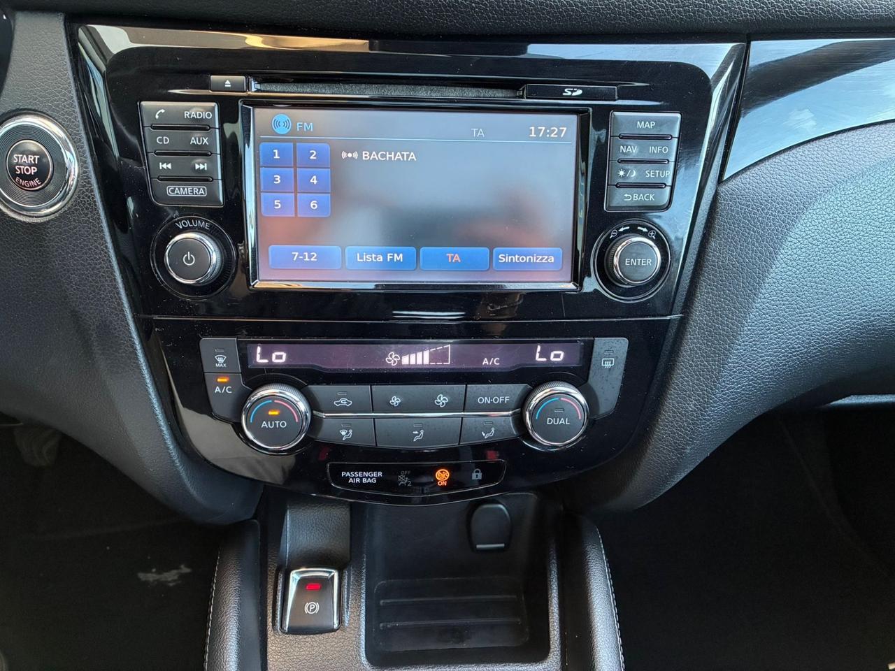 Nissan Qashqai 1.2 DIG-T Tekna 2016 da vetrina