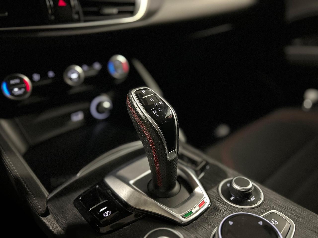 Alfa Romeo Stelvio 2.2 Turbodiesel 190 CV AT8 RWD