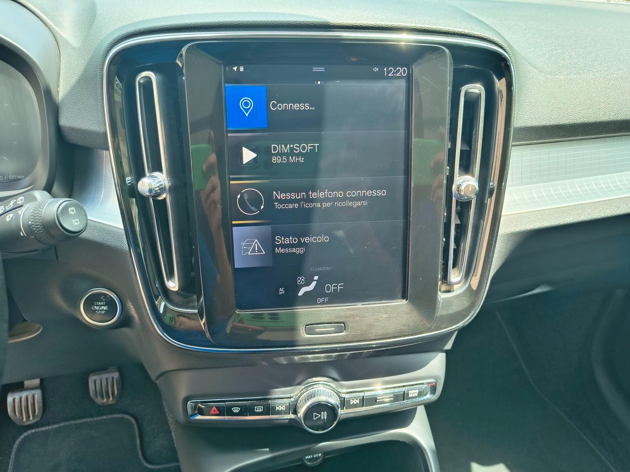 VOLVO XC40 D3 MOMENTUM "MAI VISTA UNA SIMILE"