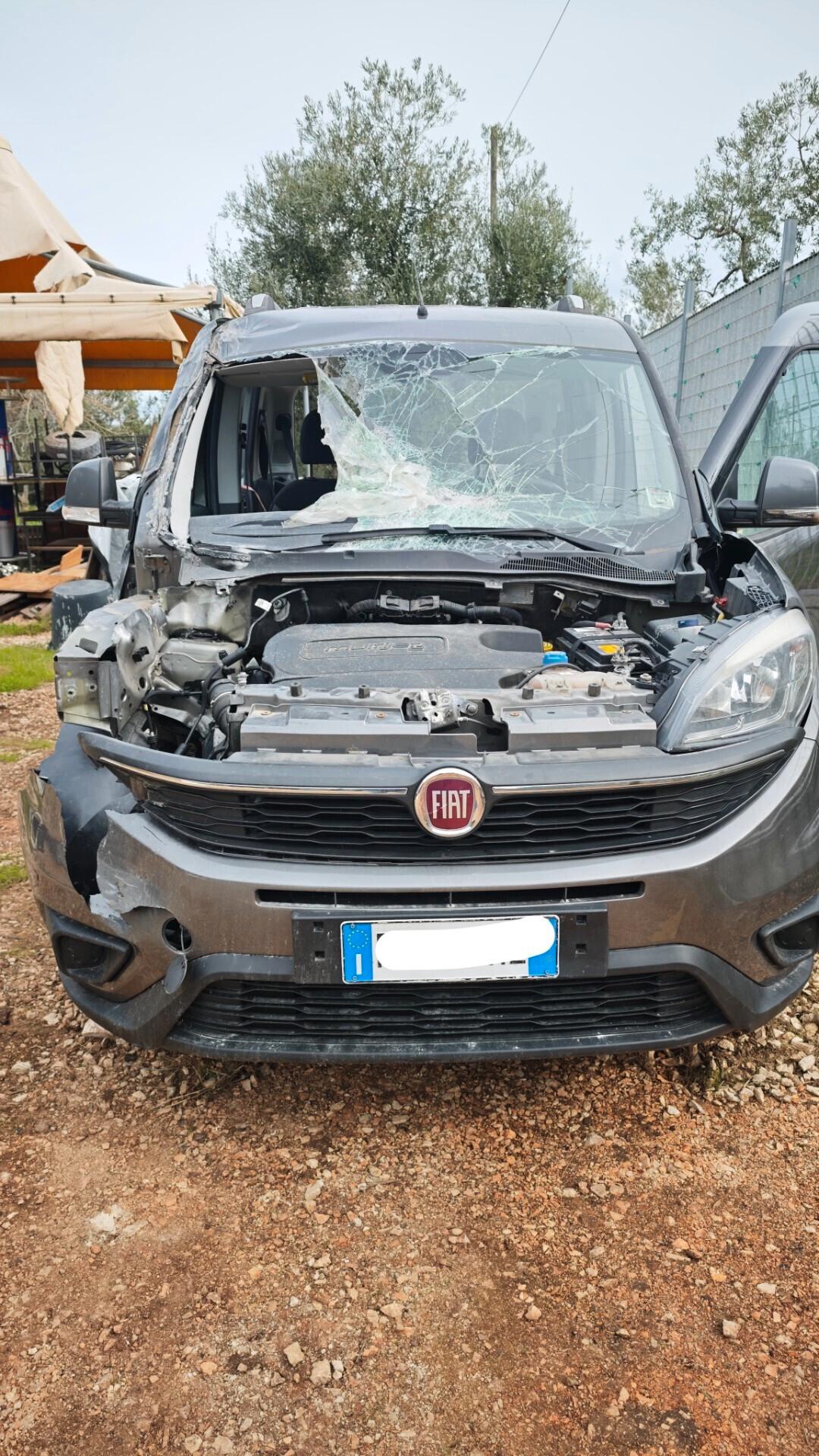 Fiat Doblò 1.6 M-Jet 7 posti incidentato solo parte superiore