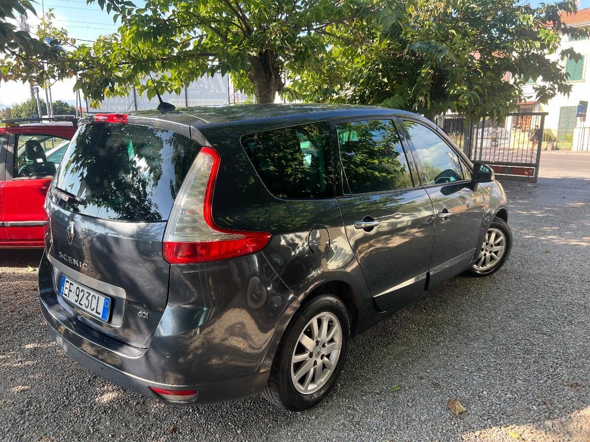 RENAULT - Scénic 1.5 dci Confort c/TomTom 7 posti