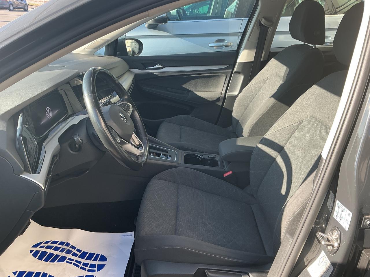 Volkswagen Golf 1.0 eTSI EVO DSG Life - grigio pastello