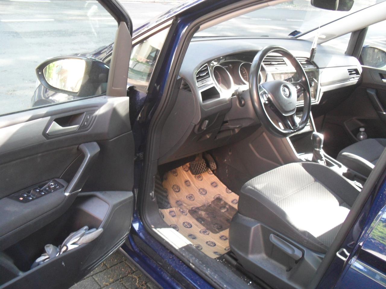 Volkswagen Touran 2.0 TDI 150 CV SCR DSG Business BlueMotion Technology