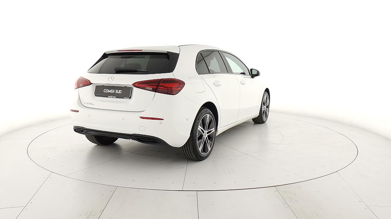 Mercedes-Benz Classe A - W177 2023 - A 250 e phev Progressive Advanced auto