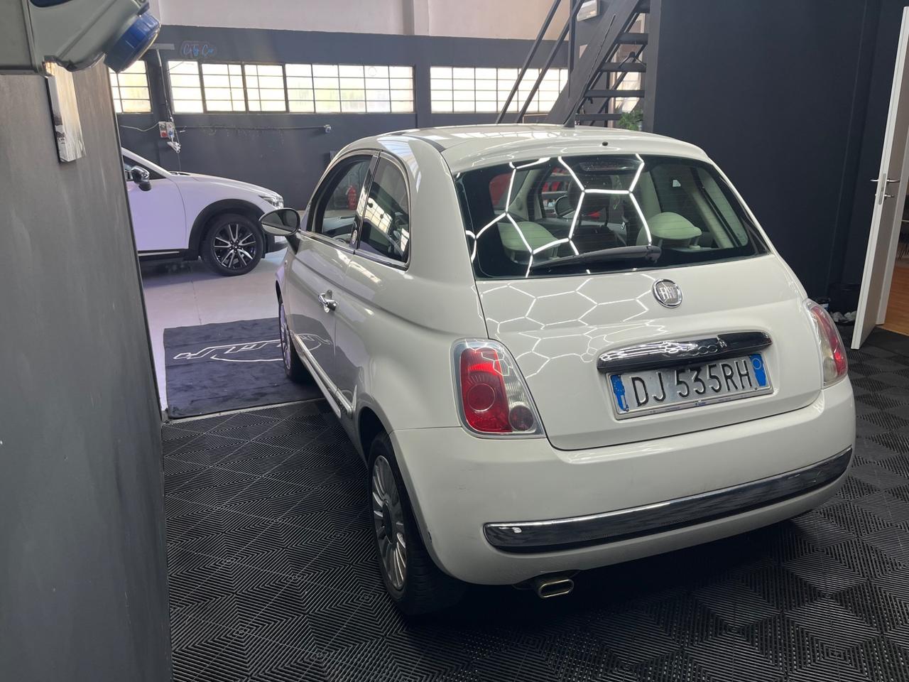 Fiat 500 1.4 Lounge – 100 CV: Piccola, Grintosa e Iconica