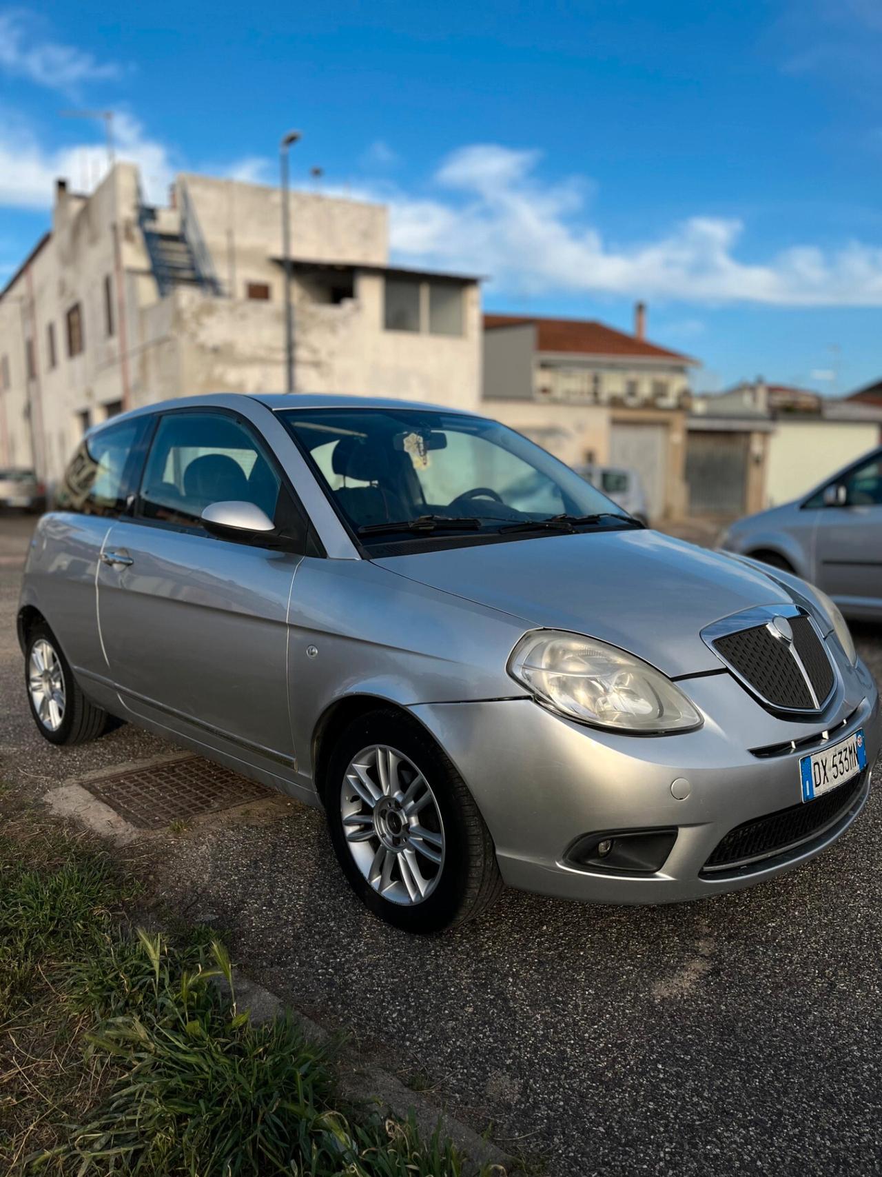 Lancia Ypsilon 1.3 MJT 75 CV Argento