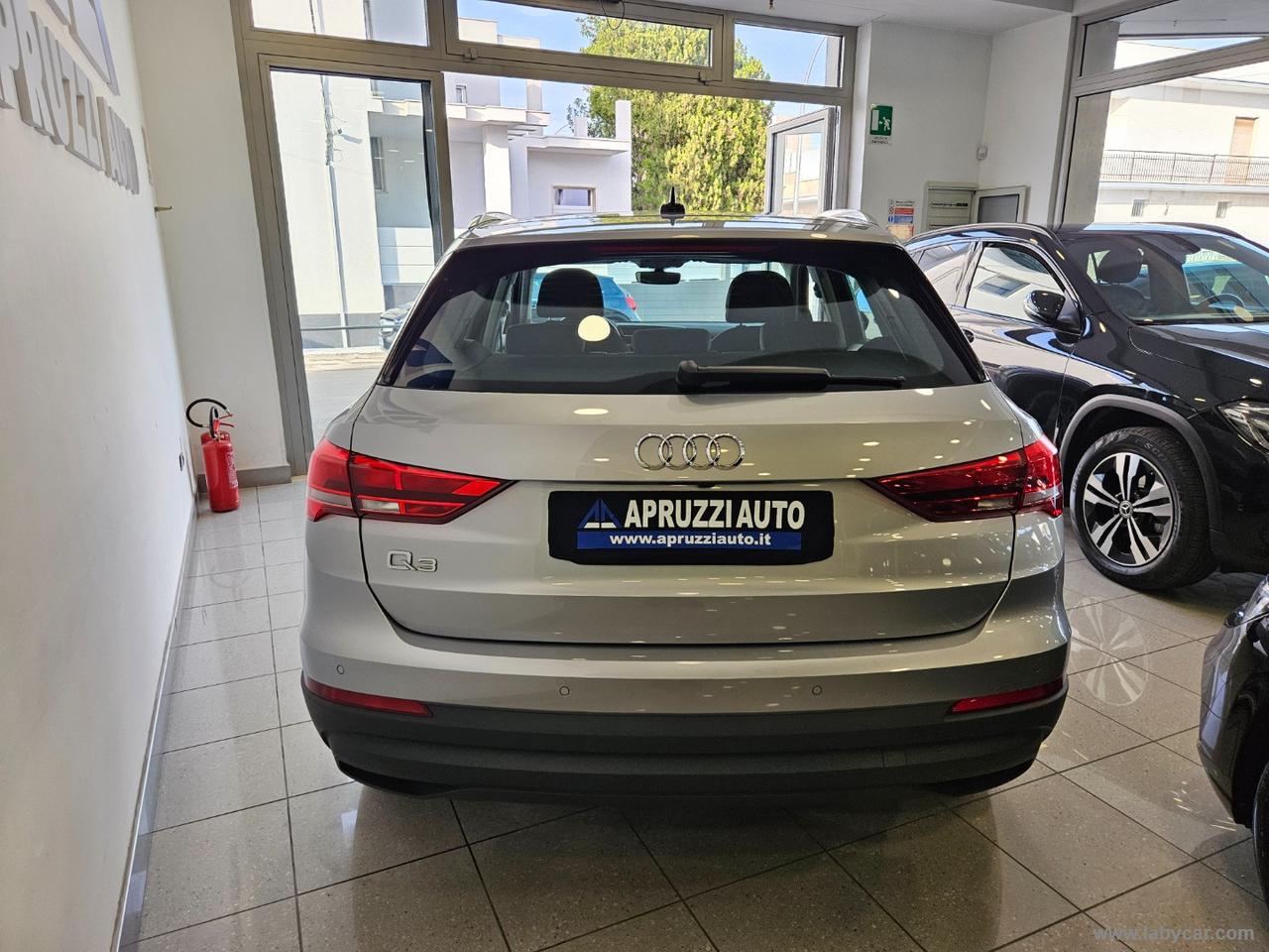 AUDI Q3 35 TDI S tronic Business