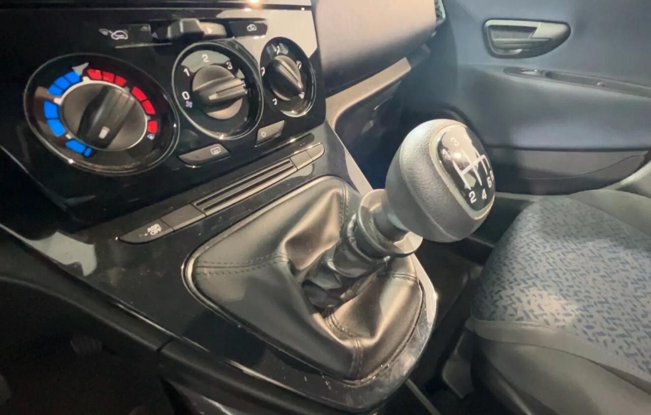 Lancia Ypsilon 1.0 FireFly 5 porte S&S Hybrid Oro