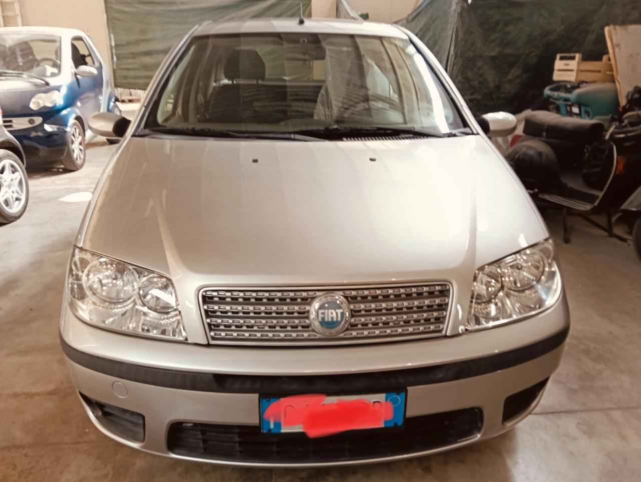 Fiat Punto 1.2i cat 5 porte ELX km.114000 Uniprop Vetrina