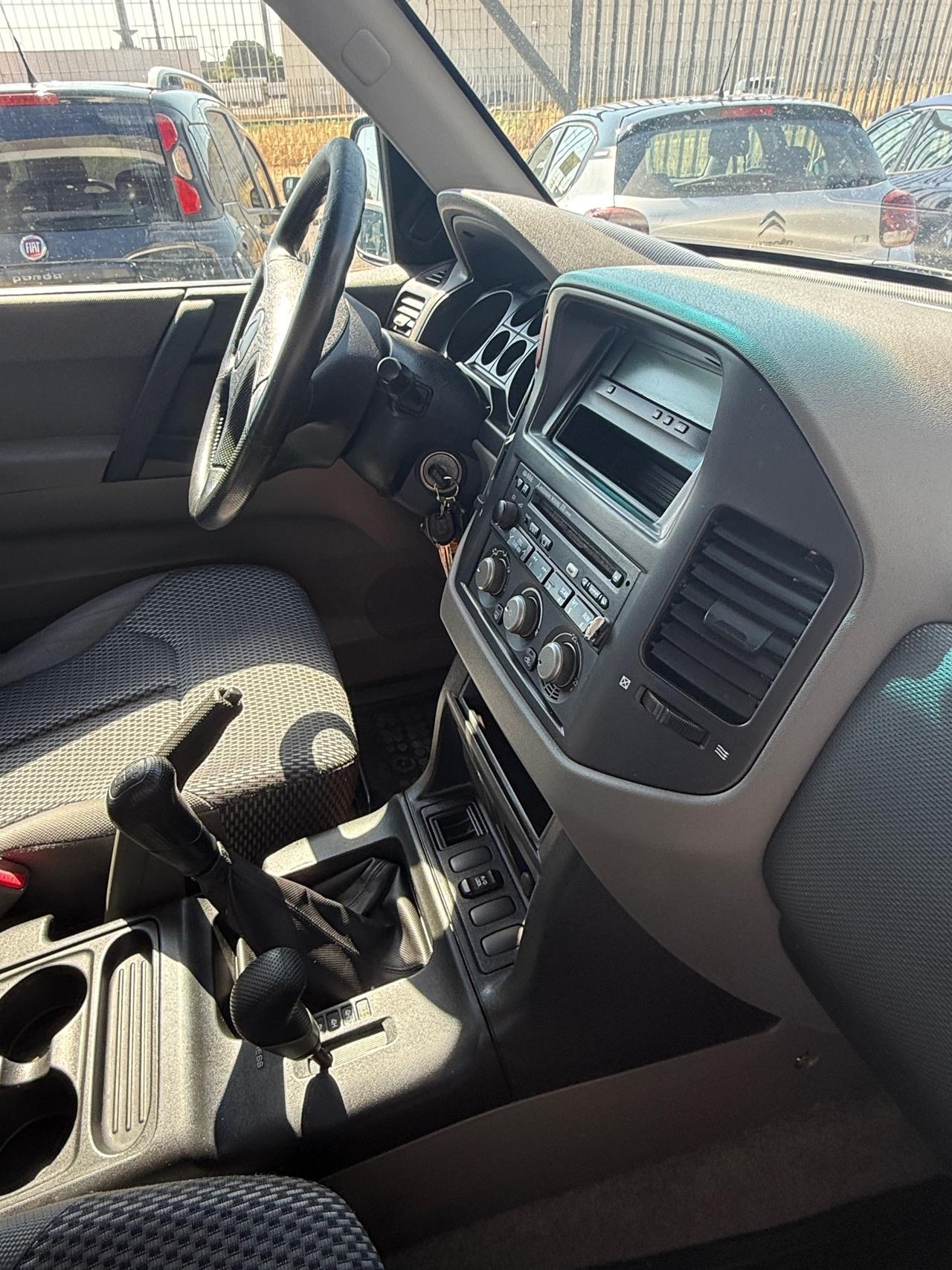Mitsubishi Pajero 2.5 TDI 3p. my02"