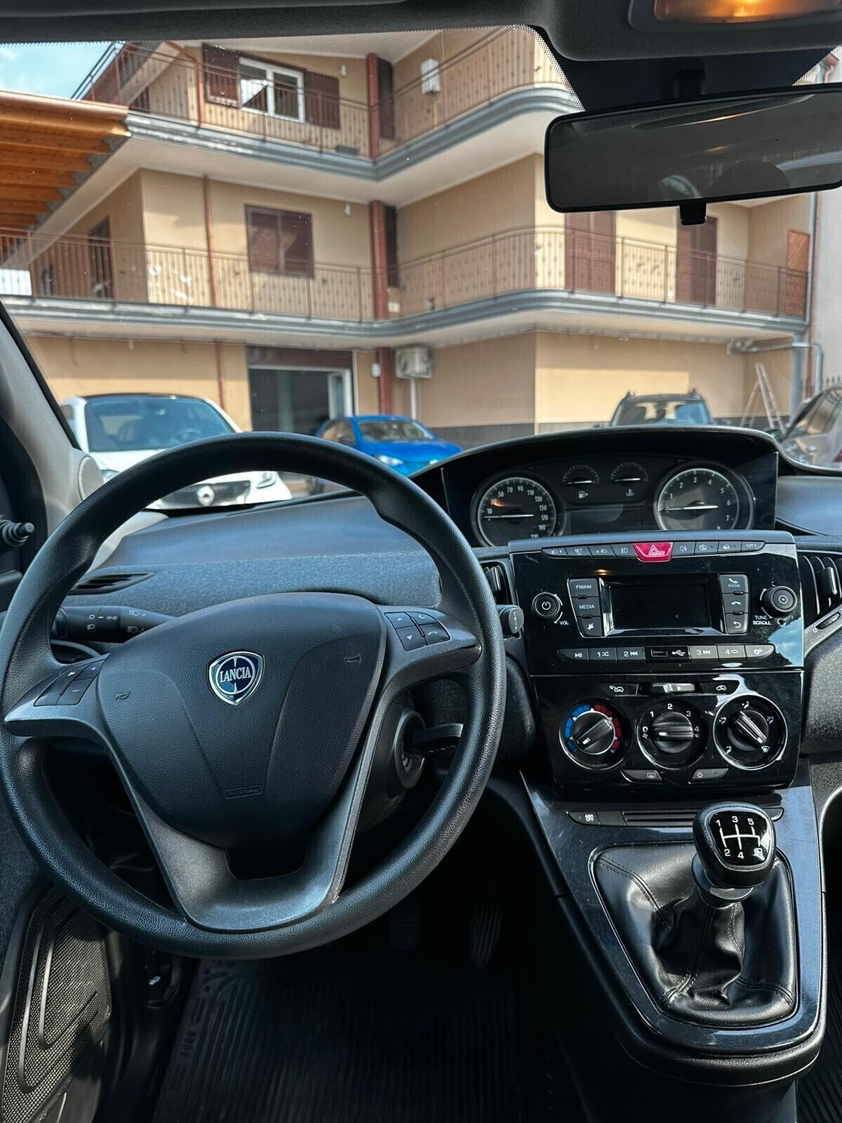 Lancia Ypsilon 1.2 69 CV 5 porte S&S Platinum
