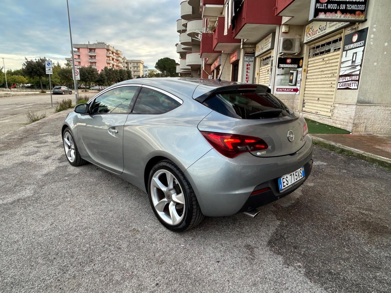 Opel Astra GTC 1.6 Turbo 180CV S&S 3p.