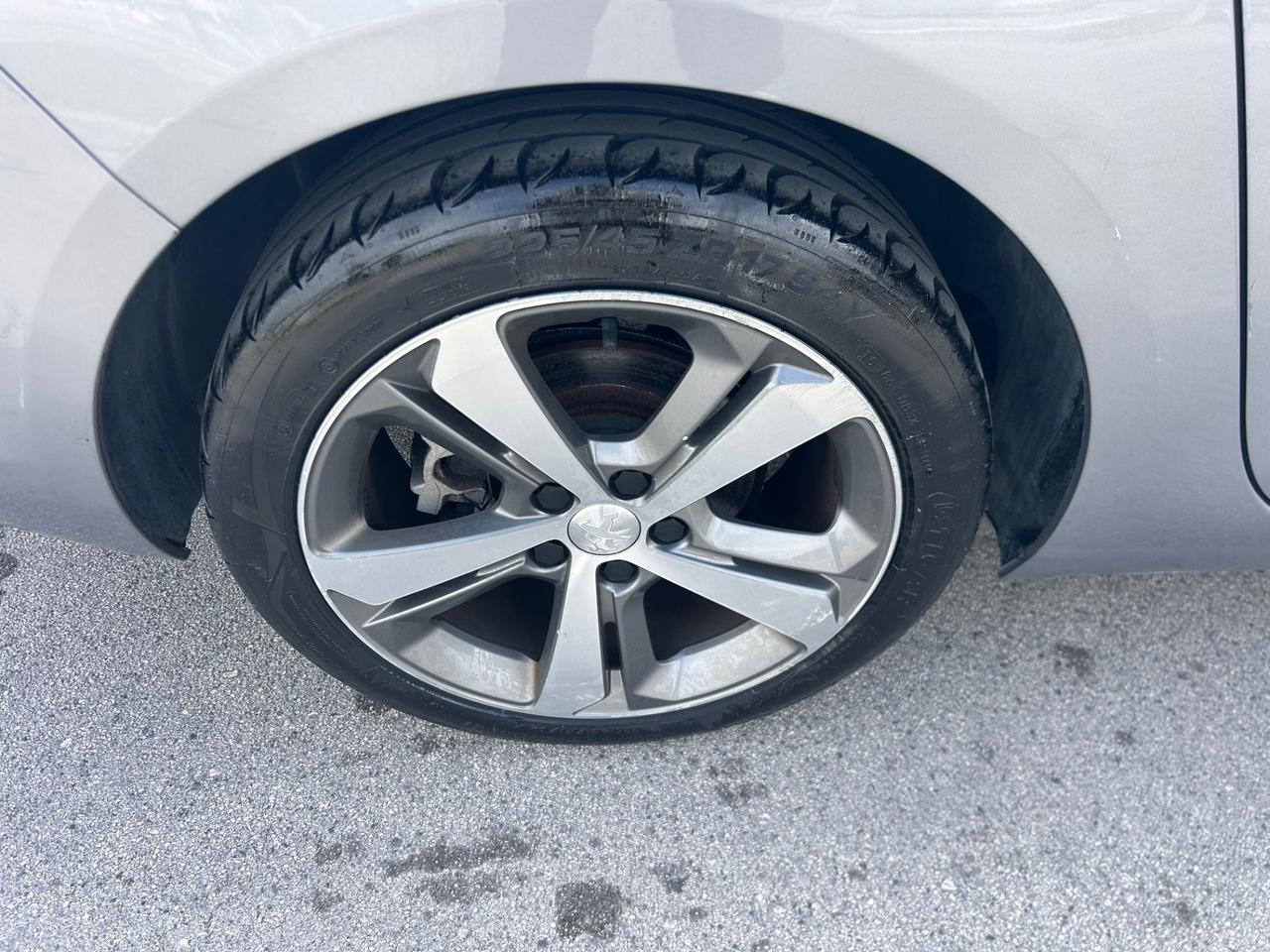 Peugeot 308 BlueHDi 130 S&S SW Allure da vetrina