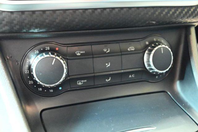 MERCEDES-BENZ GLA 180 D EXECUTIVE AUT.TEL CERCHI 17"VETRI SCURI SED.RISC