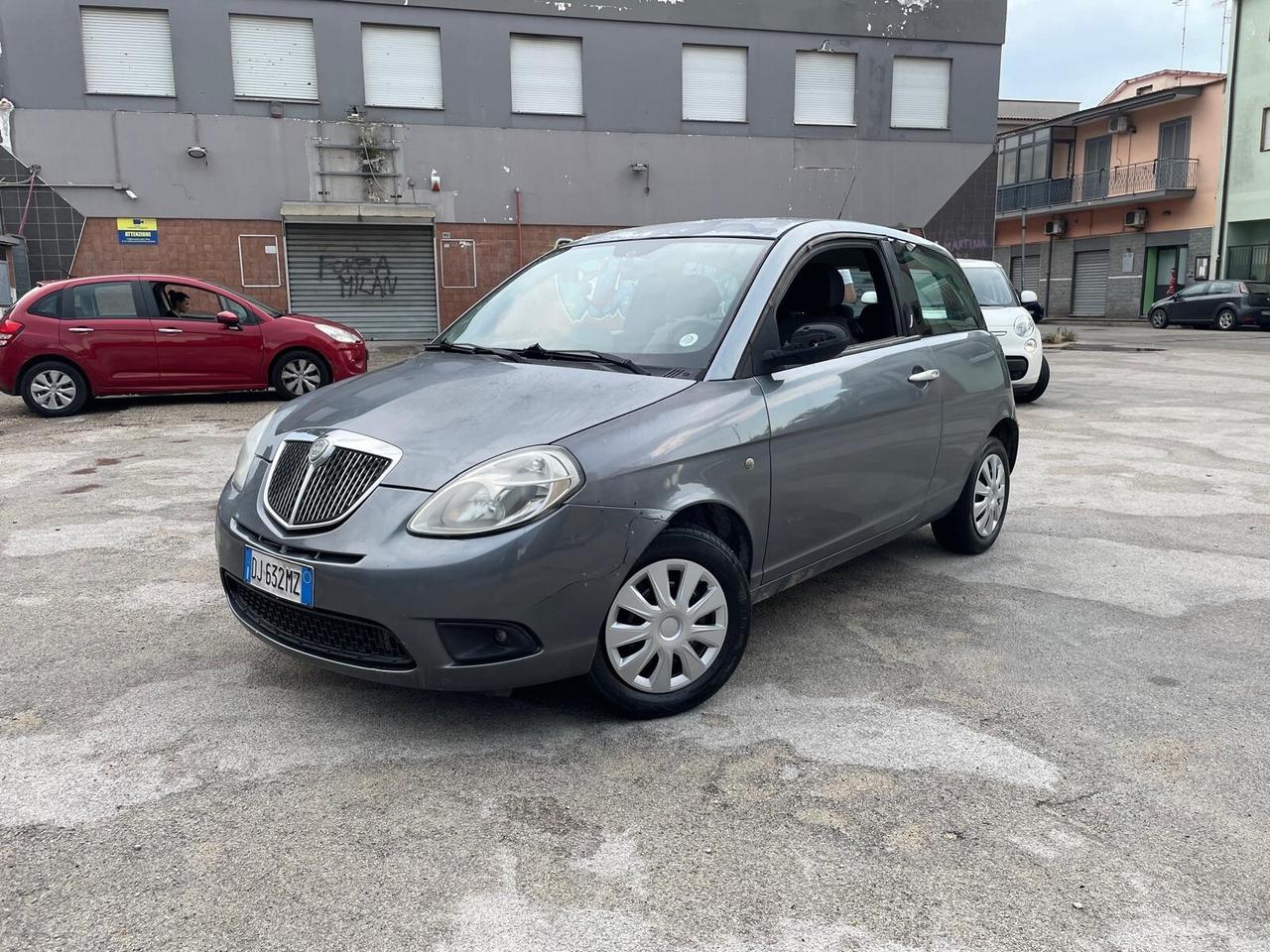 Lancia Ypsilon 1.3 MJT 75 CV Oro