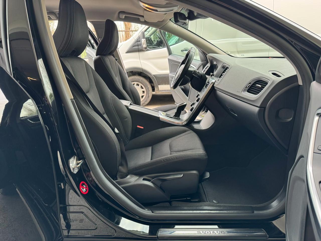 Volvo V60 CrossCountry D3 Business gear GARANZIA24