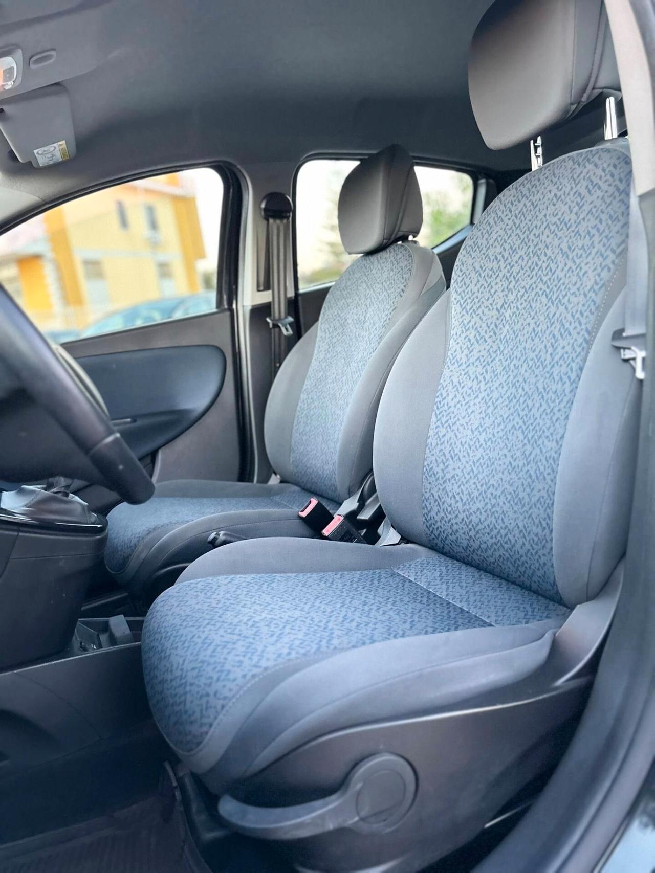 Lancia Ypsilon 1.0 FireFly 5 porte S&S Hybrid Silver Plus