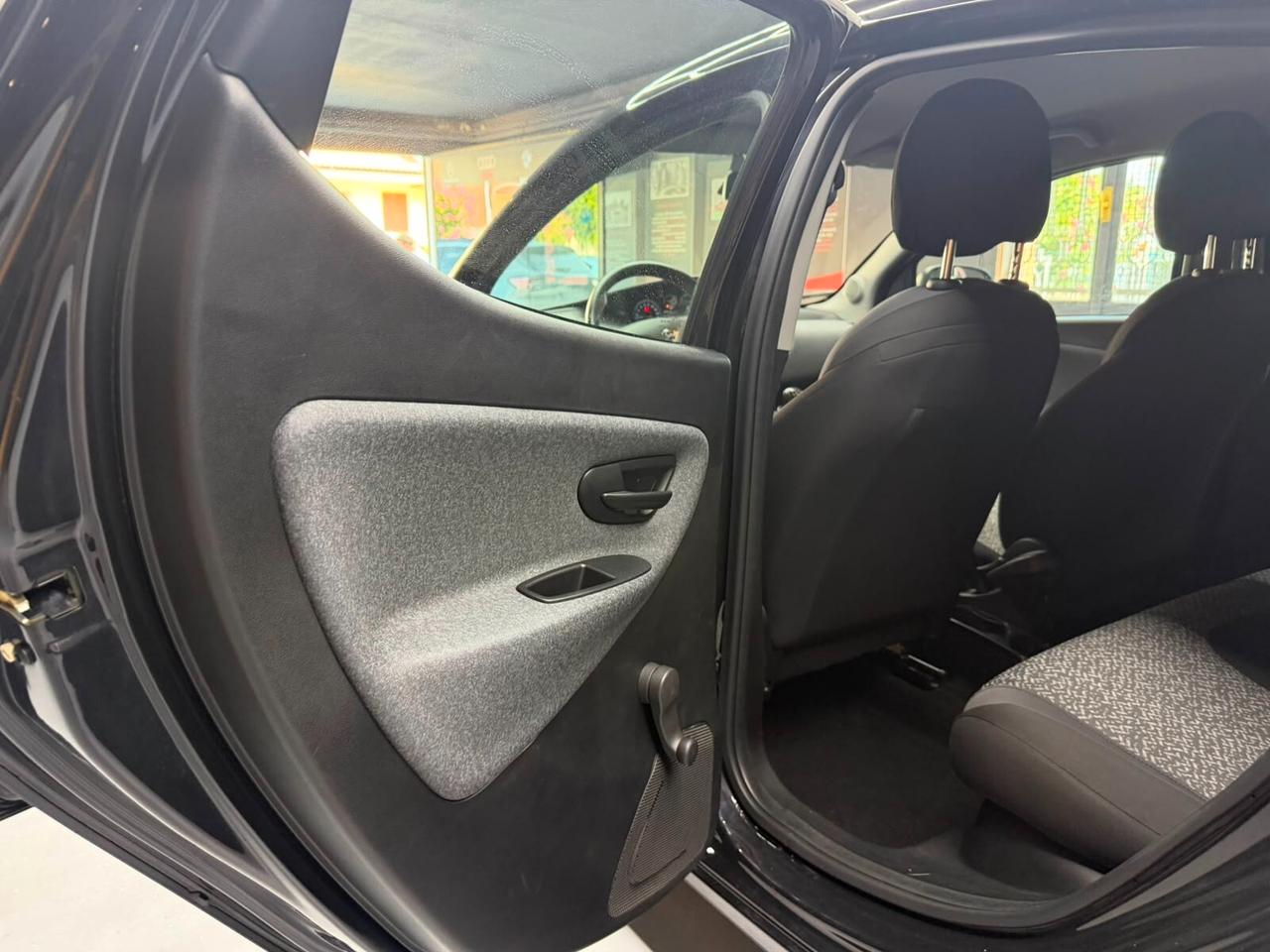 Lancia Ypsilon 1.2 69 CV 5 porte GPL Ecochic Black and Noir