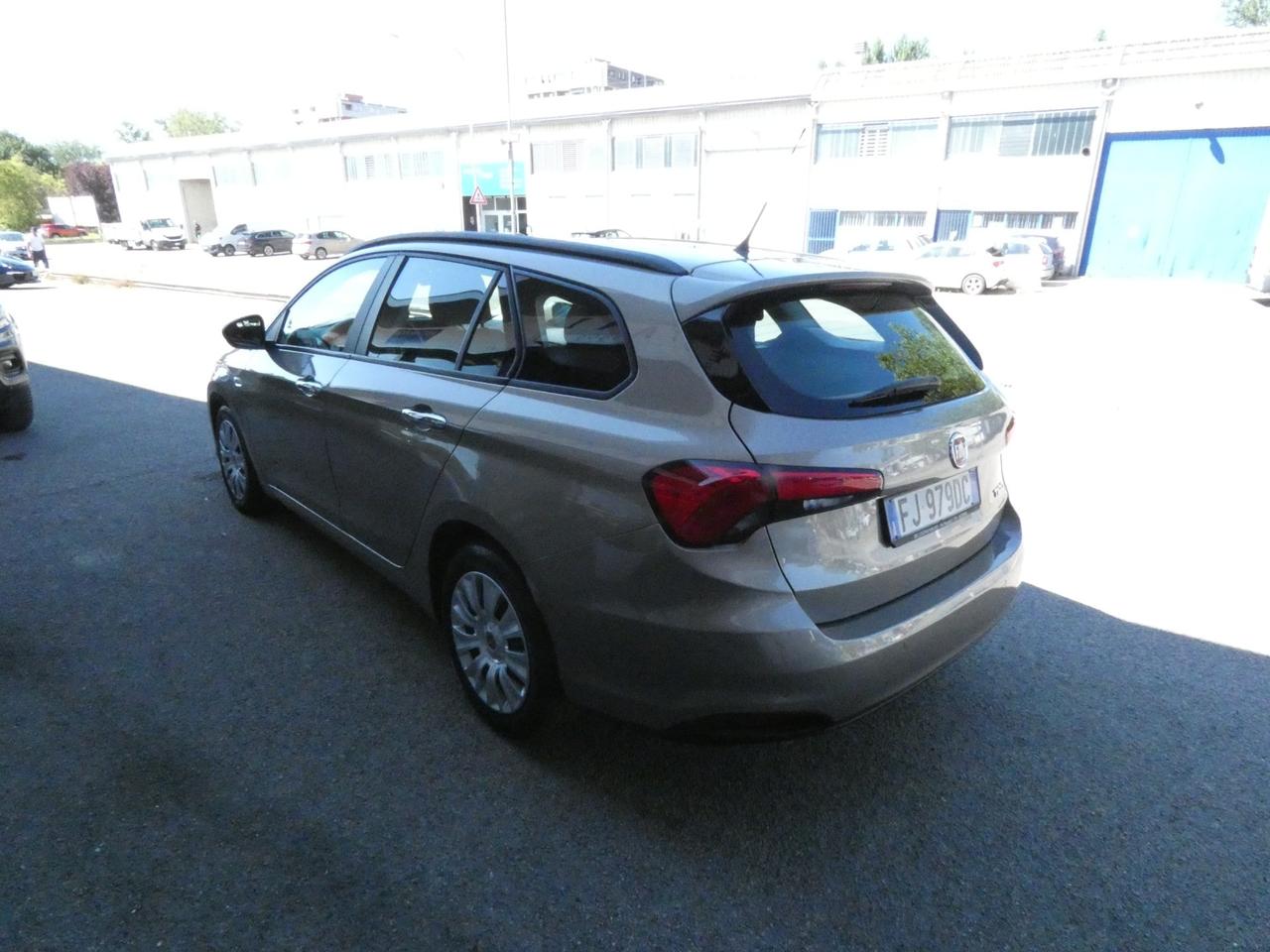 FIAT Tipo (2015-->) Tipo 1.6 Mjt S&S SW Easy Bu...