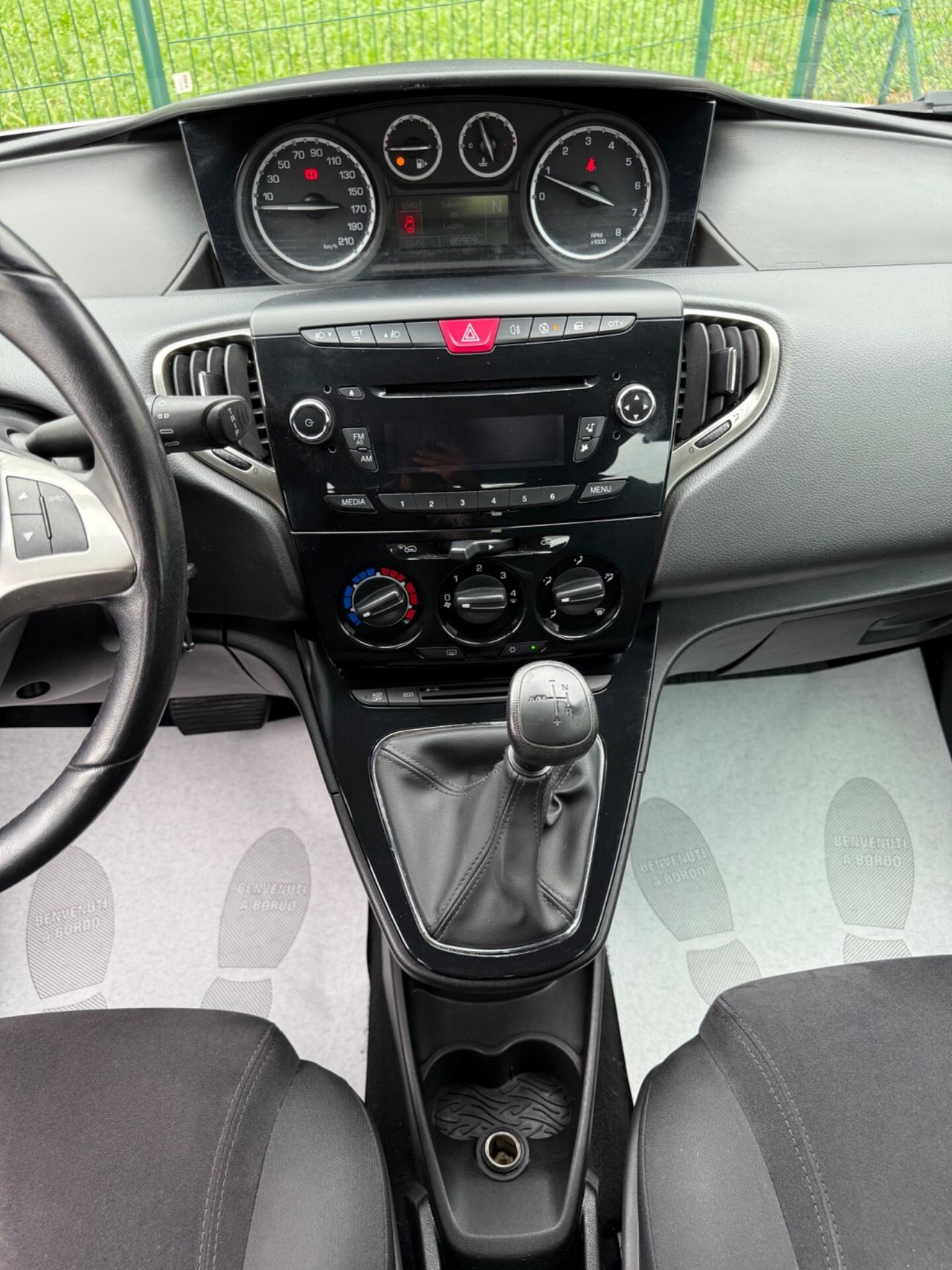 Lancia Ypsilon 0.9 TwinAir 85 CV 5P S&S DFN Automatik Platinum