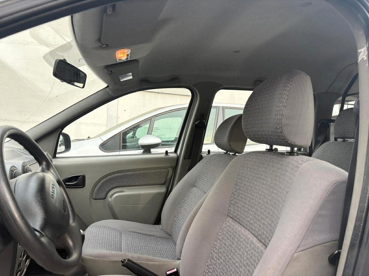 Dacia Logan MCV 1.6 16V 5 posti Lauréate