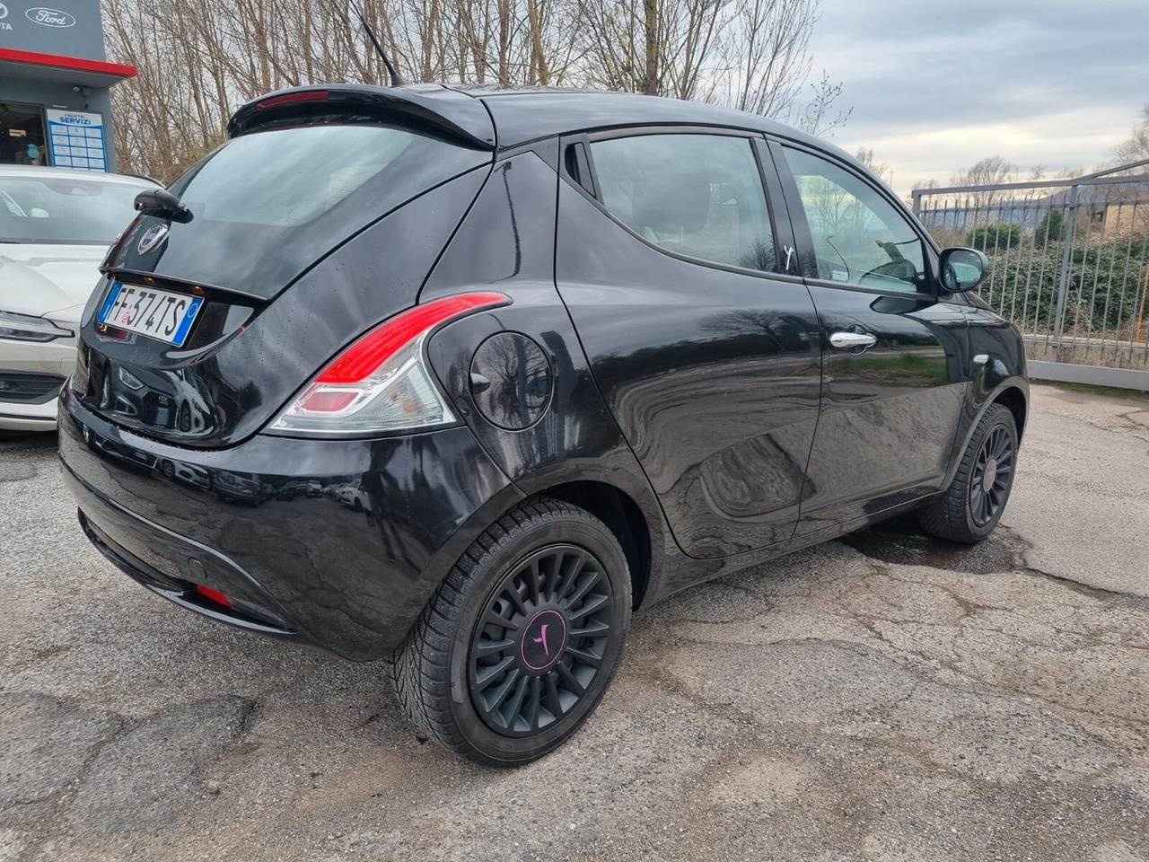 Lancia Ypsilon 1.2 69 CV 5 porte GPL Ecochic Silver