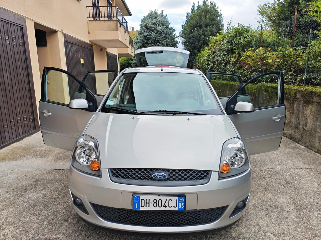 Ford Fiesta 1.2 BENZINA 75cv / 25.900km / Unipro