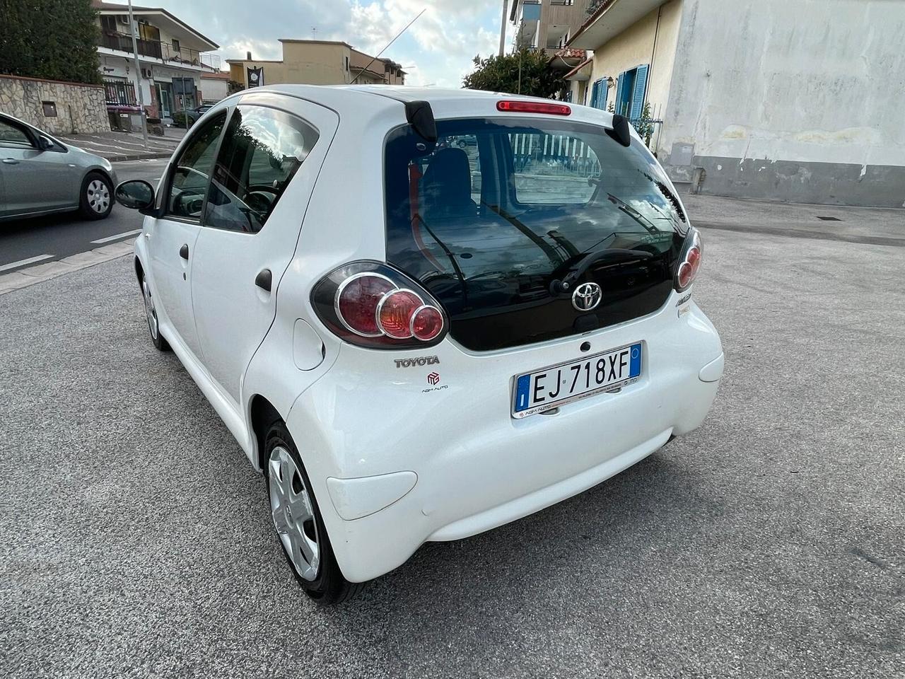 Toyota Aygo 1.0 12V VVT-i 5 porte Deep Ocean Connect