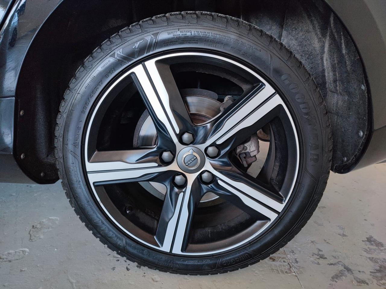 Volvo V40 D2 R-design