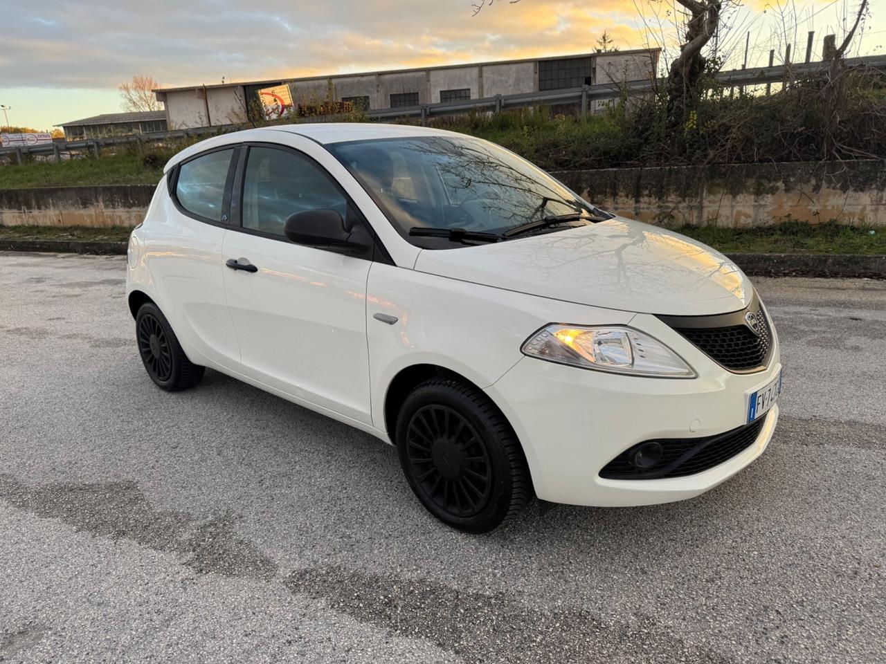 Lancia Ypsilon 1.2 69 CV 5 porte S&S Gold
