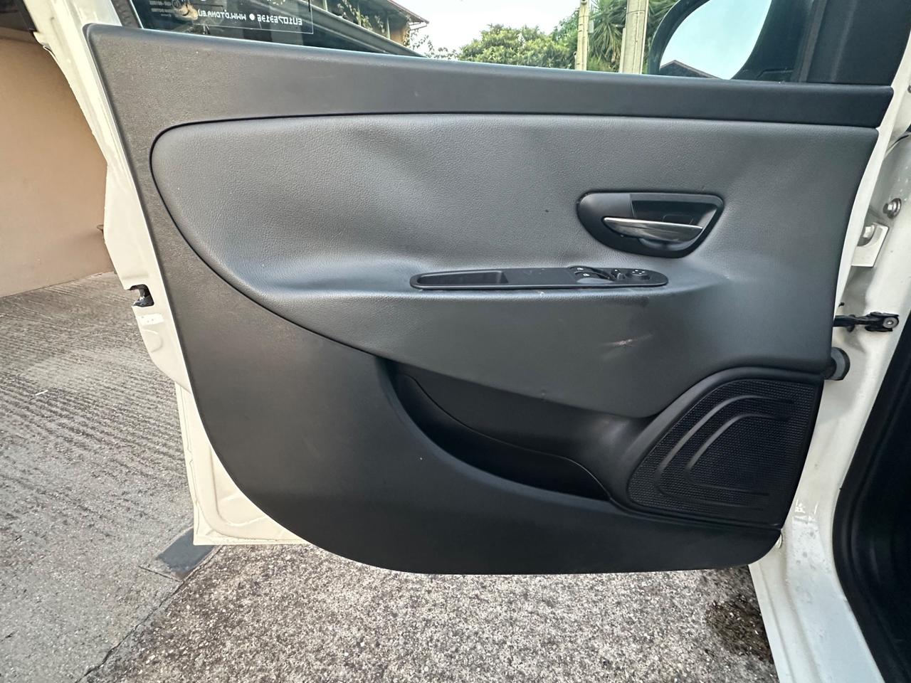 Lancia Ypsilon 0.9 TwinAir 85 CV 5 porte Metano Ecochic Elle