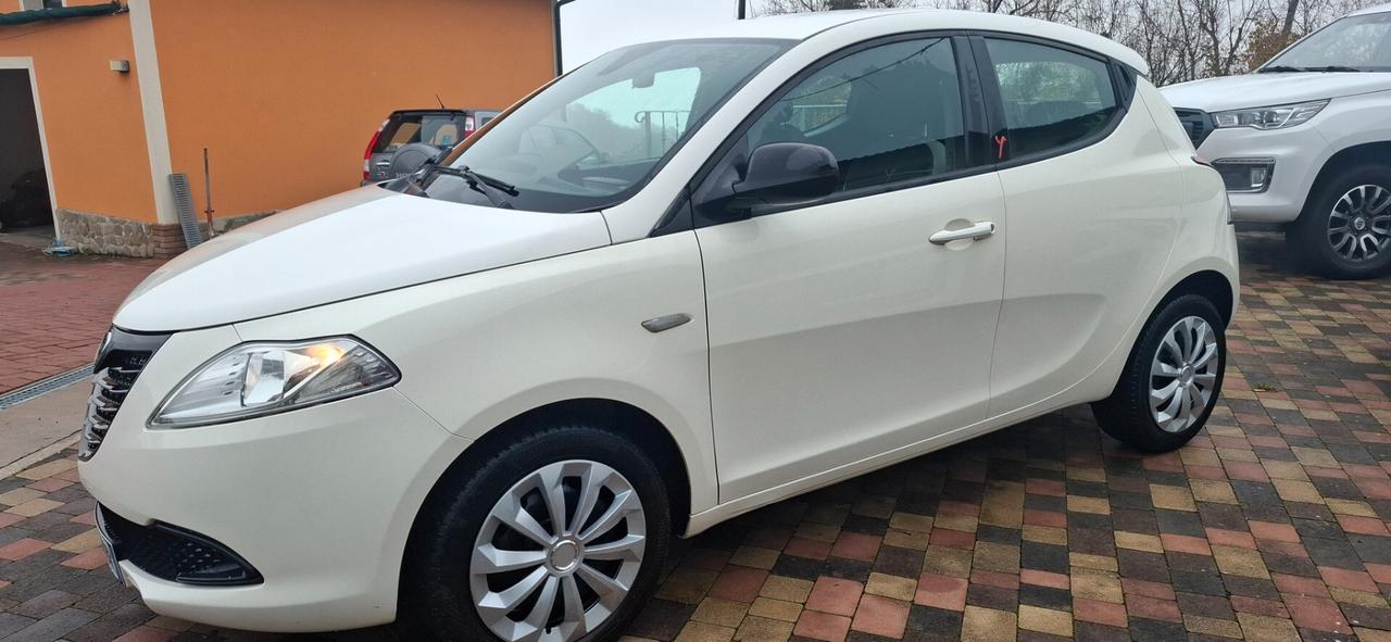 Lancia Ypsilon 1.2 69 CV 5 porte GPL Ecochic Silver