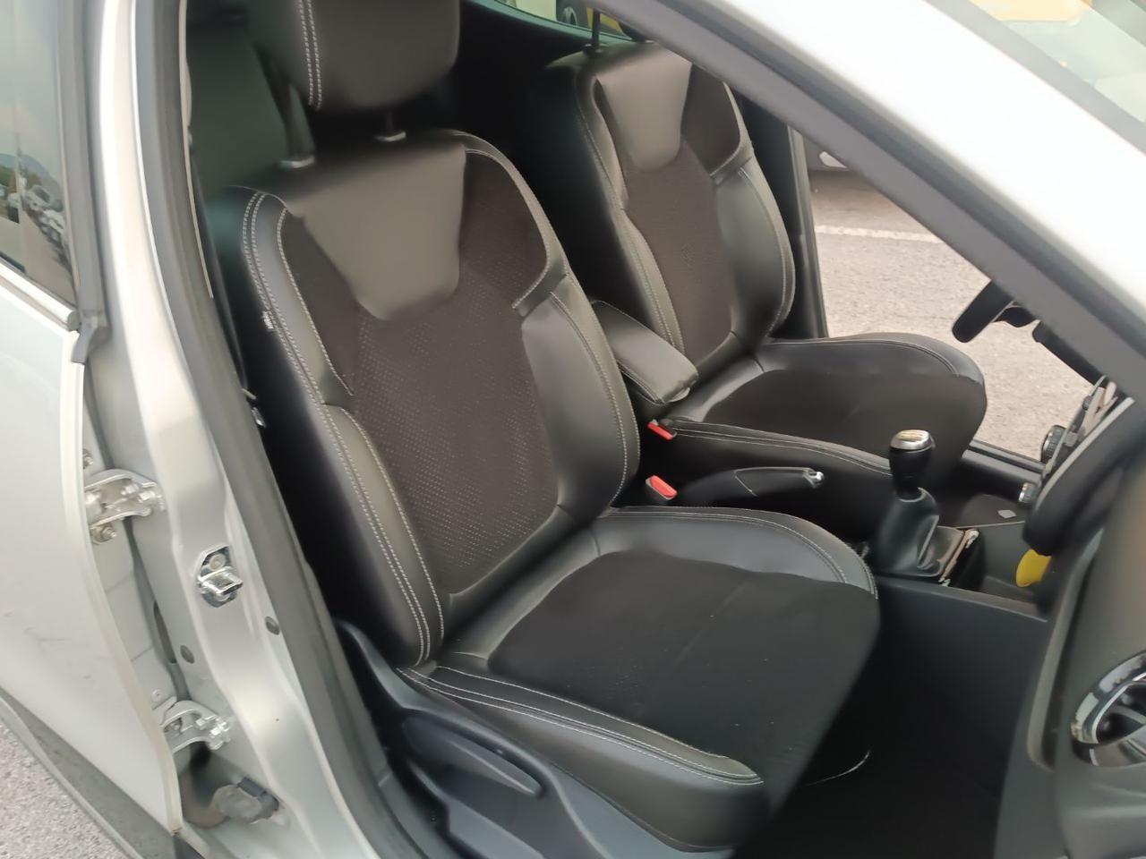 RENAULT Clio TCe 12V 90 CV 5 porte Moschino Intens