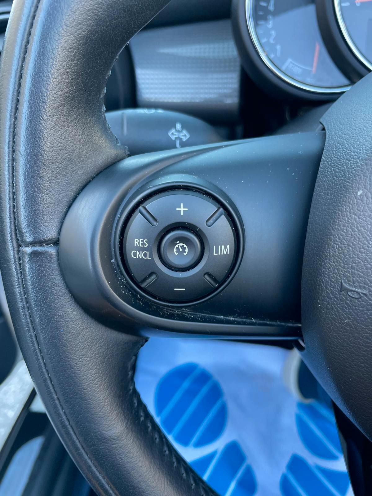 Mini Cooper Hype Cabrio 1.5 Benz 136 cv Automatica