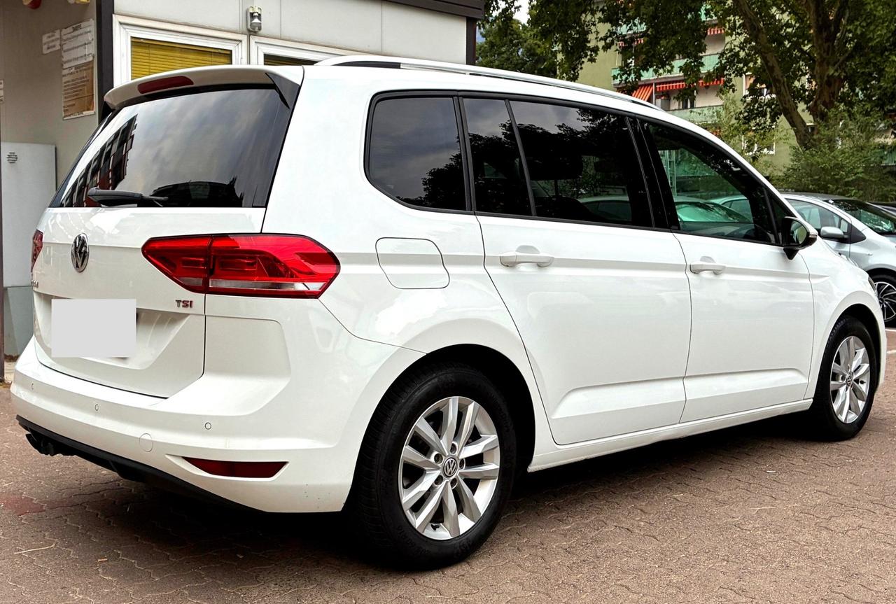 Volkswagen Touran 1.5 TSI EVO DSG Executive BlueMotion Technology