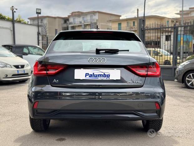 AUDI A1 SPB 25 TFSI S tronic Admired cock pit