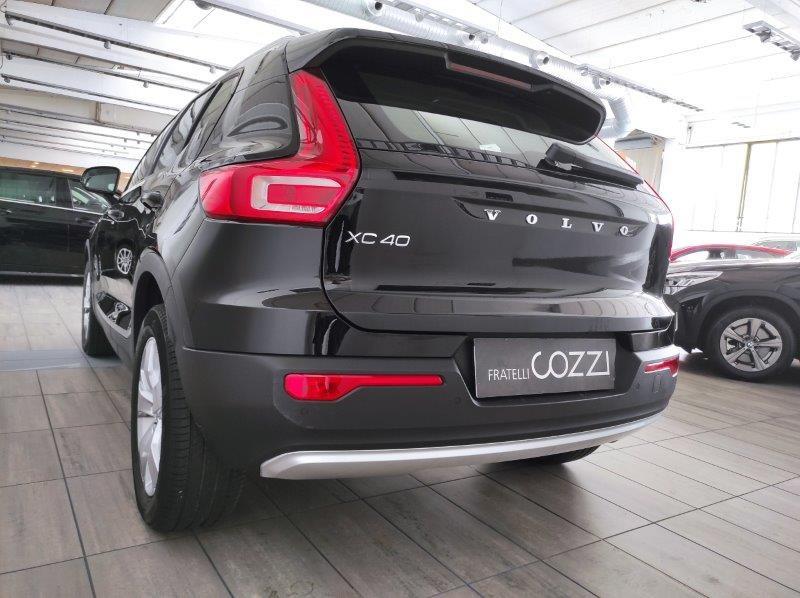 VOLVO XC40 (2017-->) - XC40 D3 Geartronic Momentum