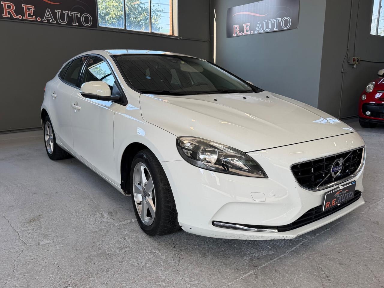 Volvo V40 D2 R-design Momentum